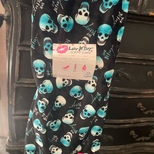 New Betsey Johnson Skull Plush Throw Blanket
